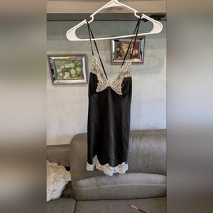 ABERCROMBIE & FITCH BLACK SLIP, NIGHT GOWN, WITH LACE